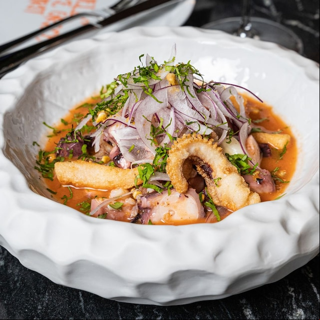 Ceviche carretillero con rape asado, pulpo y calamar frito