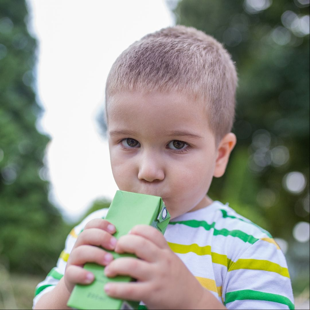El aditivo nocivo para los niños que está presente en multitud de productos alimenticios