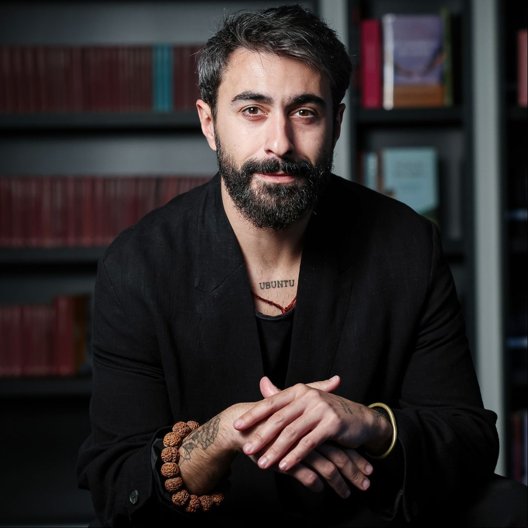 Rayden nos habla de su novela, su retiro musical y Eurovisión: 'No sé qué pasará, pero ahí estaré para verlo'