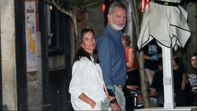 MADRID, SPAIN - AUGUST 22: Queen Letizia of Spain and King Felipe VI of Spain are seen leaving an intimate dinner at La Lonja del Mar restaurant on August 22, 2024 in Madrid, Spain. (Photo by Paolo Blocco/Getty Images)