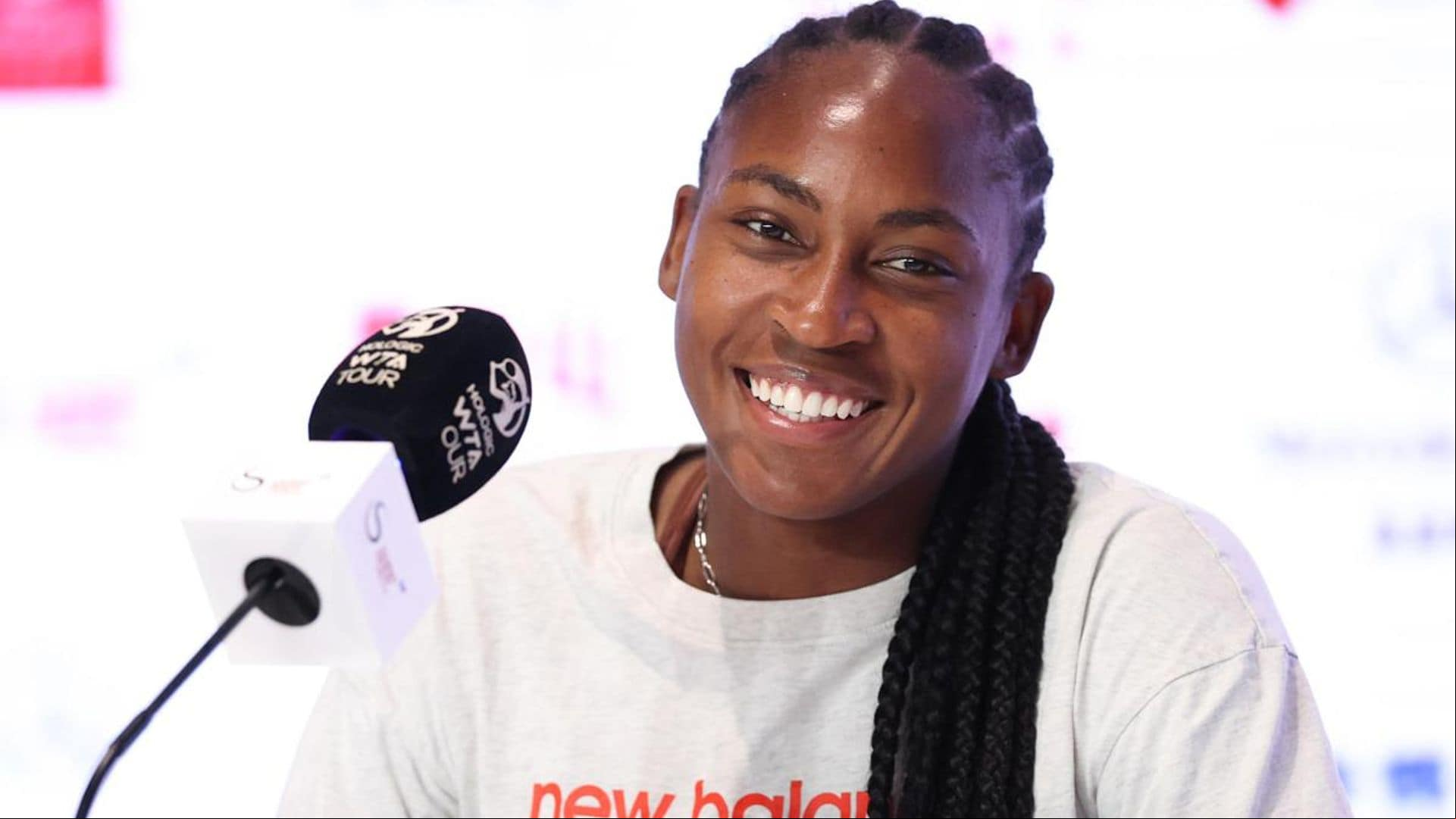Coco Gauff greets Mexican fans as she gets ready to play in the WTA Finals in Cancun